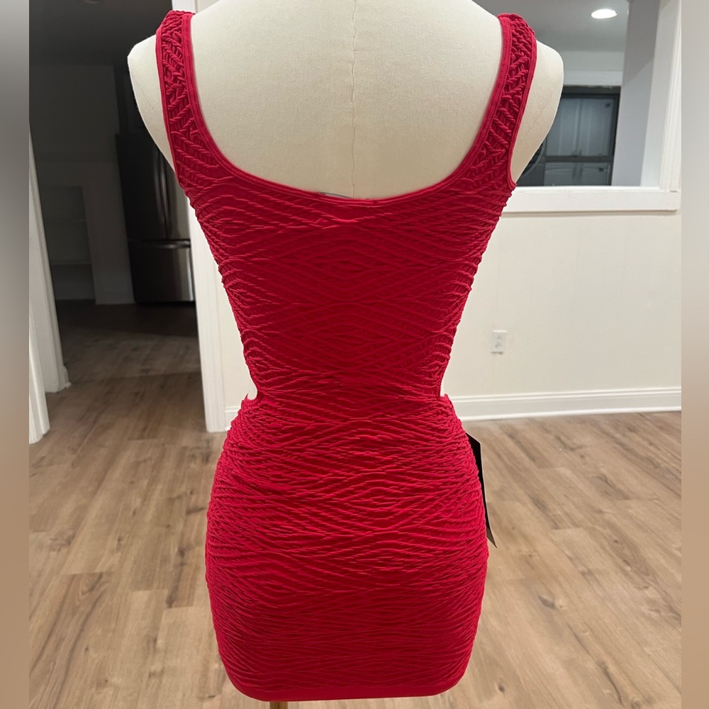 Bebe Textured Diamond Cut-Out Waist Curve-Hugging Club Party Bodycon Mini Dress - Picture 4 of 14